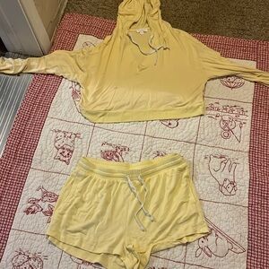 Outfit it’s a size medium